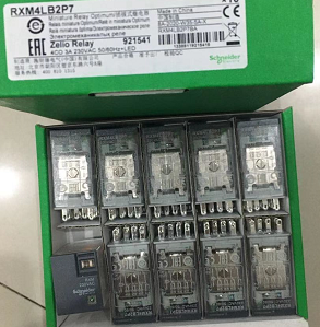 施耐德RXM4LB2P7小型继电器，今天刚入库