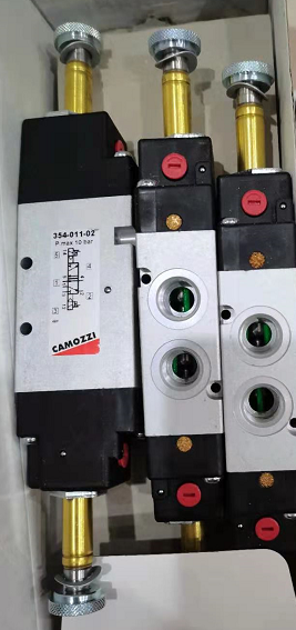 实物CAMOZZI先导式方向控制阀354-011-02