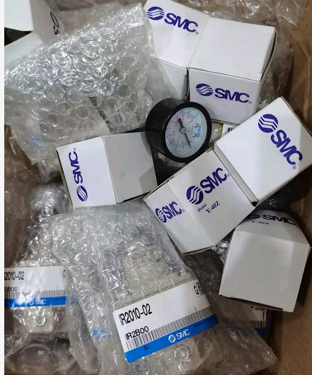 老款IR2010-02带压力表的SMC减压阀