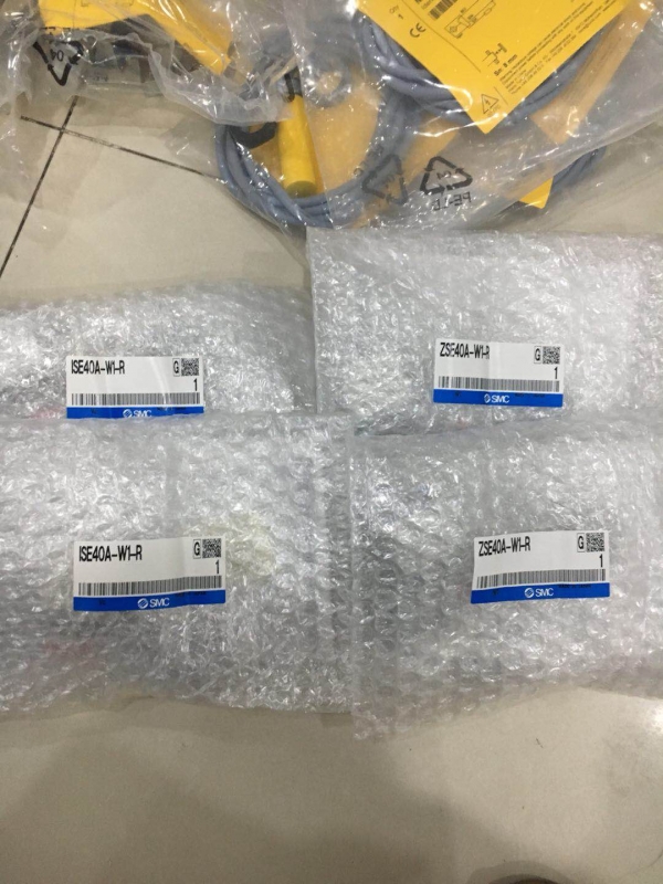 SMC2色显示式数字压力开关ISE40A-W1-R