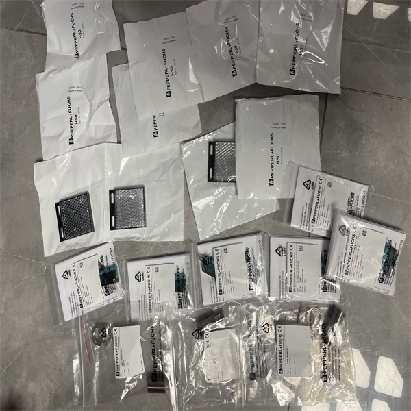 P+F倍加福OBT300-R100-2EP-IO-L三角测量传感器电缆长度