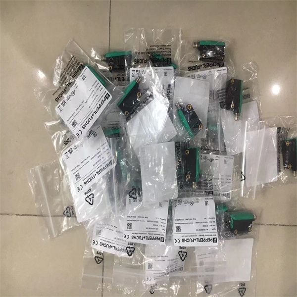 参考目标P+F三角测量传感器OBT40-R102-2P1-IO-V31倍加福