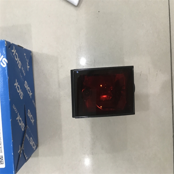 SICK距离传感器UM30-215113