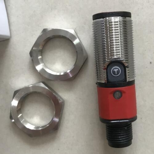 Leuze镜反射光电传感器PRK318B/4P效果图