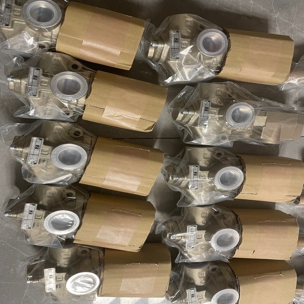 ROSS三位四通4WRS控制换向阀D3573A8161Z