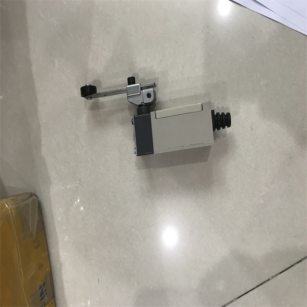 OMRON位置传感器E2EM-X8B1-M1-GD