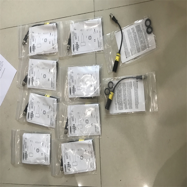 BANNER光电开关Q85VR3R-B