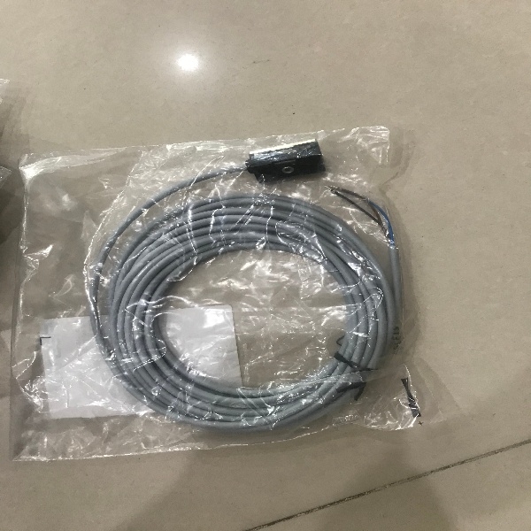 德国FESTO传感器开关元件功能SDE5-D10-O-Q4E-P-M8
