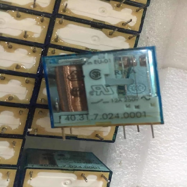 Finder接点继电器 55.32.9.024.0090