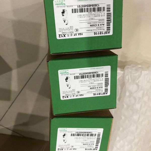 施耐德微型断路器A9F18332 IC65N 3P 32A C