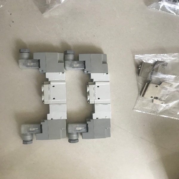 VFS3200-1FZ三位五通电磁阀VFS3100-1FZ